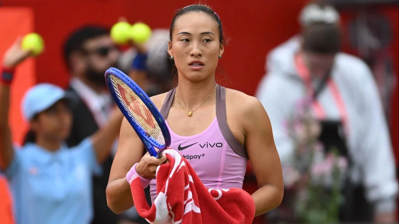 郑钦文法网女王杯接连首轮出局球迷呼吁退役心理疏导事实时间线分析